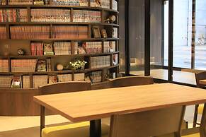 Quintessa Hotel Fukuoka Tenjin Comic & Books