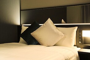 Quintessa Hotel Fukuoka Tenjin Comic & Books