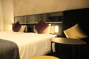 Quintessa Hotel Fukuoka Tenjin Comic & Books