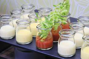 Quintessa Hotel Fukuoka Tenjin Comic & Books