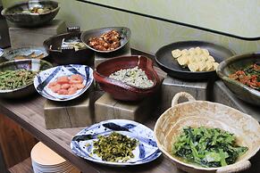 Quintessa Hotel Fukuoka Tenjin Comic & Books