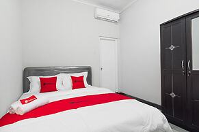 RedDoorz near Batik Tulis Celaket 2