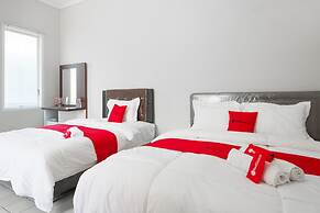 RedDoorz near Batik Tulis Celaket 2