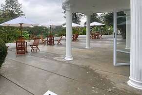 RedDoorz Plus @ Megamendung Puncak 2