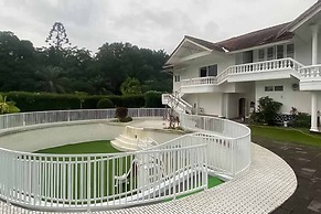 RedDoorz Plus @ Megamendung Puncak 2