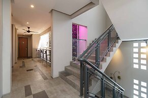 RedDoorz Plus near Radio Dalam 3