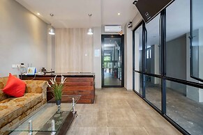 RedDoorz Plus near Radio Dalam 3