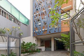 RedDoorz Plus near Radio Dalam 3