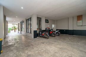 RedDoorz Plus near Radio Dalam 3