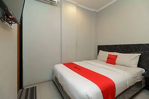 RedDoorz Plus near Radio Dalam 3