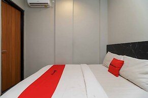 RedDoorz Plus near Radio Dalam 3