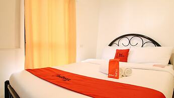 RedDoorz Plus @ Jardin Suites Guadalupe Nuevo