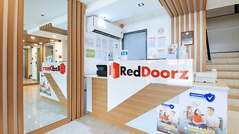 RedDoorz Plus @ Jardin Suites Guadalupe Nuevo
