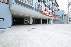 RedDoorz Plus @ Jardin Suites Guadalupe Nuevo