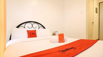 RedDoorz Plus @ Jardin Suites Guadalupe Nuevo