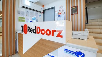 RedDoorz Plus @ Jardin Suites Guadalupe Nuevo