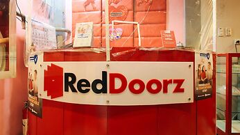 RedDoorz @ P Florentino Street Sampaloc Manila