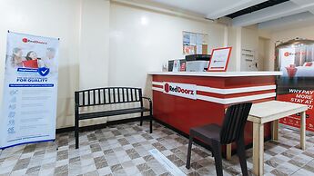 RedDoorz Plus near Uptown BGC Mall