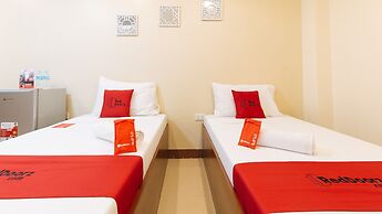 RedDoorz Plus near Uptown BGC Mall