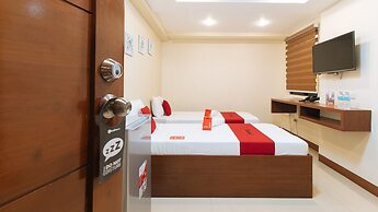 RedDoorz Plus near Uptown BGC Mall