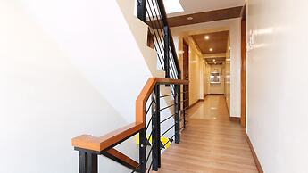 RedDoorz Plus near Uptown BGC Mall