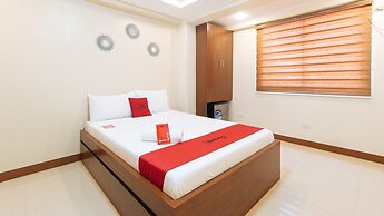 RedDoorz Plus near Uptown BGC Mall