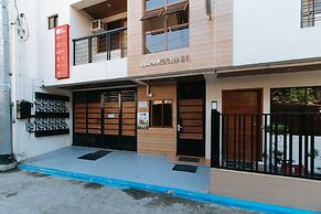 RedDoorz Plus near Uptown BGC Mall