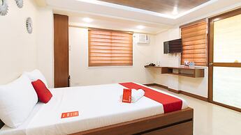 RedDoorz Plus near Uptown BGC Mall