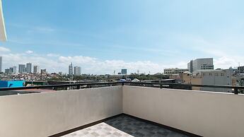 RedDoorz Plus near Uptown BGC Mall