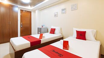 RedDoorz Plus near Uptown BGC Mall