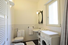 Gravedona Aquamarine Apt. 3