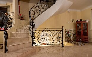 Le Petit Palais Villa