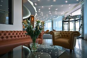 Hotel Mayak - Om Building