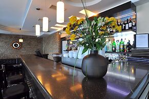 Hotel Mayak - Om Building