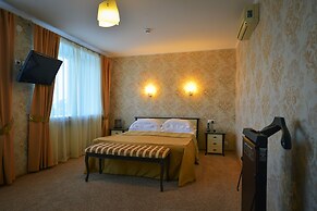 Hotel Mayak - Om Building