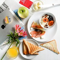 Hotel Mayak - Om Building