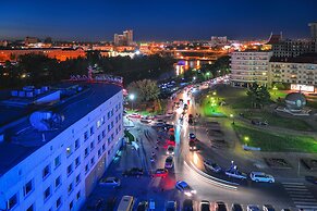 Hotel Mayak - Om Building