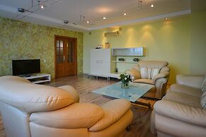 Hotel Mayak - Om Building