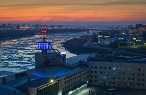 Hotel Mayak - Om Building