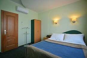 Hotel Mayak - Om Building