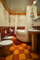 Hotel Mayak - Om Building