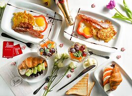 Hotel Mayak - Om Building