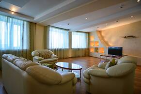 Hotel Mayak - Om Building