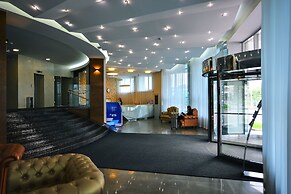 Hotel Mayak - Om Building