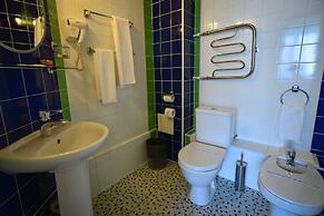 Hotel Mayak - Om Building