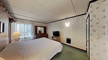 Slopeside 1849 Condos - Comfortable 3 BR Condos with Full Kitchens