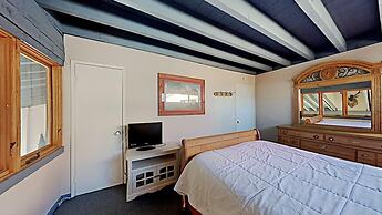 Upgraded 4 Bedrooms at 1849 Condos - Slopeside To Skiing & Mountain Bi