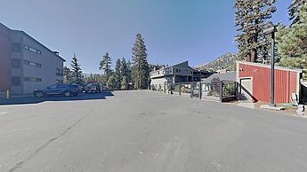 Upgraded 4 Bedrooms at 1849 Condos - Slopeside To Skiing & Mountain Bi