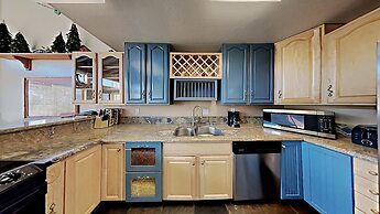 Upgraded 4 Bedrooms at 1849 Condos - Slopeside To Skiing & Mountain Bi