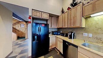 Upgraded 4 Bedrooms at 1849 Condos - Slopeside To Skiing & Mountain Bi